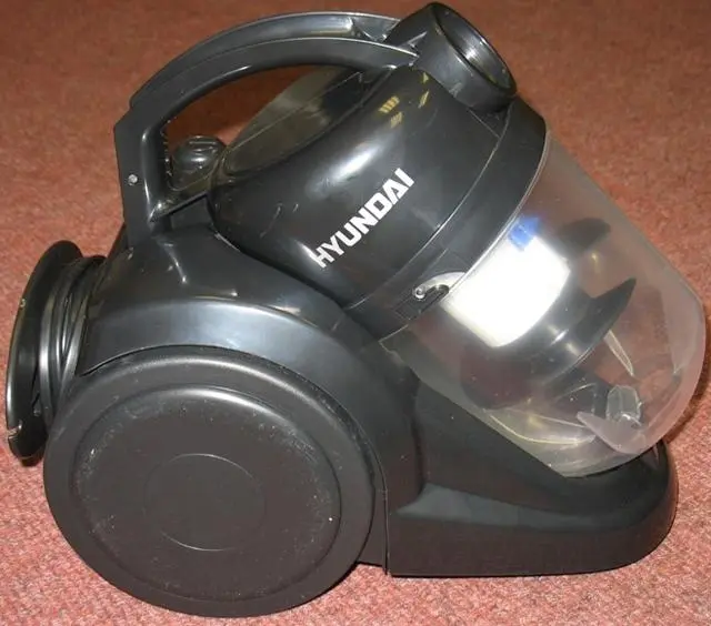 Photo from the official notice: Hyundai vacuum cleaner — fire risk