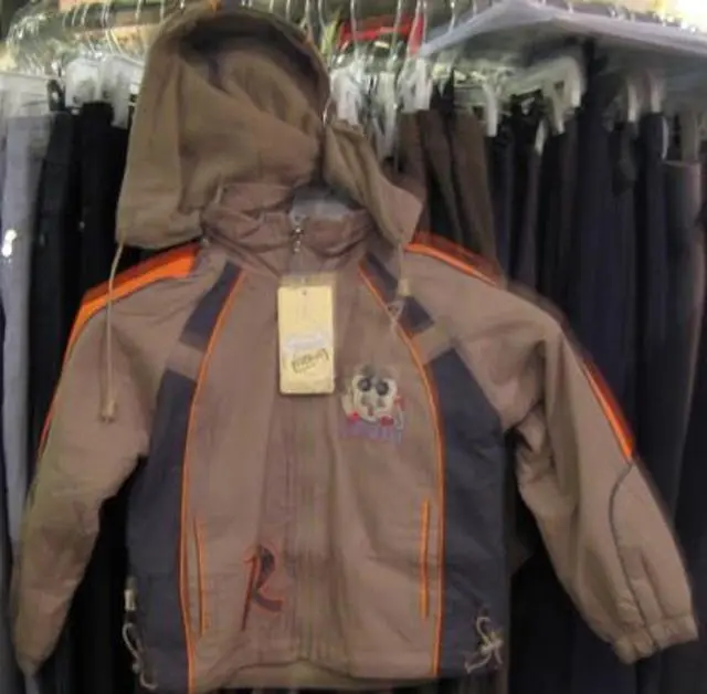 Photo de l’avis officiel: Hong Veste de garçon — risque: Blessures & Etranglement