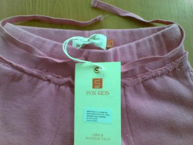 Photo from the official notice: Fox Kids, girls' trousers "young collection" — injuries risk