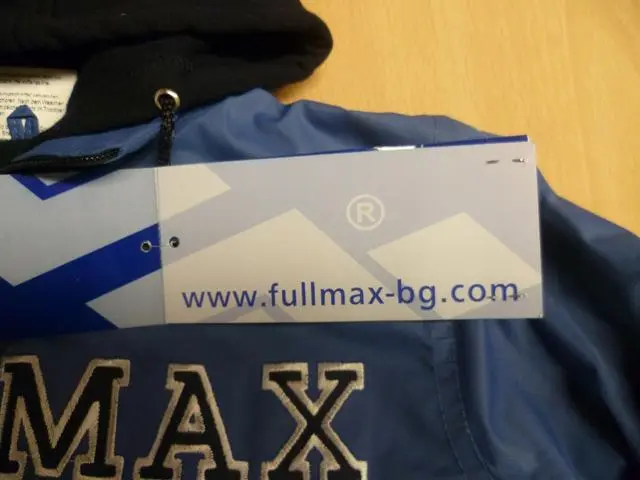 Photo from the official notice: Fullmax children’s jacket — strangulation risk