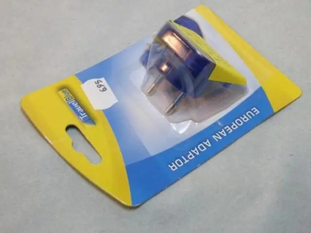 Foto aus der offiziellen Meldung: Travel Blue Steckeradapter „Europäischer Adapter“ &amp; #13; &amp; #13; — Risiko: Elektrischer Schlag