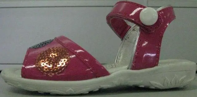 Photo from the official notice: Be To One babies' shoes — choking risk