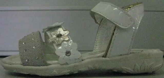 Photo from the official notice: Be To One babies' shoes — choking risk