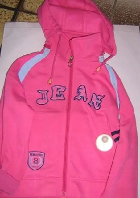 Photo from the official notice: Qifeng children’s outfit — strangulation risk