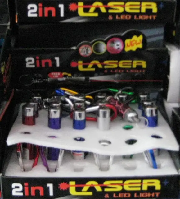 Foto uit de officiële melding: Laserpointer „Key-ring 2 in Laser &amp; Led Light” — risico: Aantasting van het gezichtsvermogen