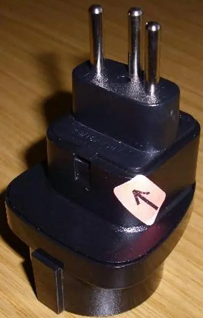 Foto aus der offiziellen Meldung: Ansmann Reisestecker Adapter — Risiko: Elektrischer Schlag