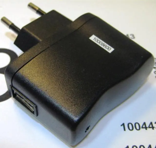 Foto do aviso oficial: T'nb Adaptador da rede AC «Kit de Recarga Universal» — risco: Choque elétrico