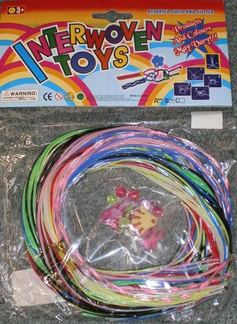 Foto dell’avviso ufficiale: INTERWOVEN TOYS Stringhe di plastica "giocattoli intrecciati" &amp; #13; &amp; #13; — rischio: Rischio chimico