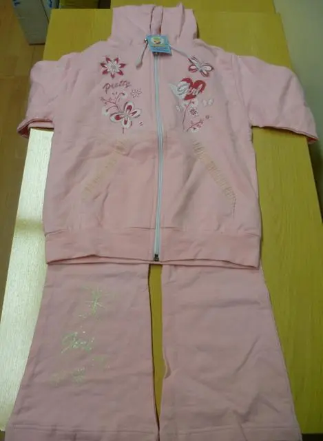 Foto uit de officiële melding: Ditex (дитекс) Kinderkleding — risico: Verwonding & Verwurging (A12/0988/12)