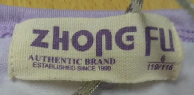 Foto do aviso oficial: Zhong Fu Roupa da menina — risco: Ferimentos & Estrangulamento