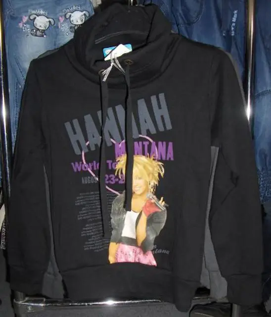 Foto aus der offiziellen Meldung: Glostory; Disney <font color="#ff0000">(THE PRODUC Hannah Montana Kinder Sweatshirt &amp; #13; &amp; #13; — Risiko: Strangulierung