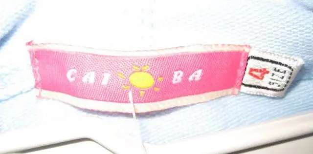 Foto do aviso oficial: Caiba Roupa da menina — risco: Estrangulamento