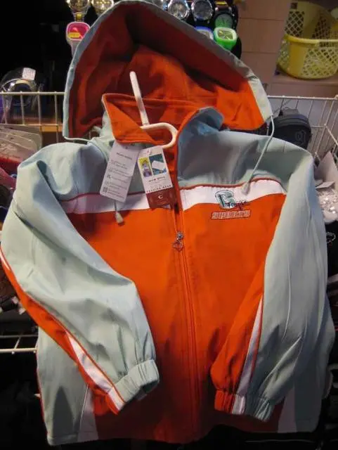 Photo from the official notice: Qifeng children’s jacket — injuries & strangulation risk (A12/1130/12)