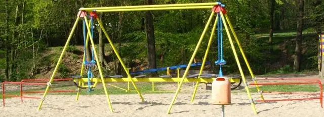Foto do aviso oficial: Van Besouw Metaal Balanço do parque infantil — risco: Ferimentos