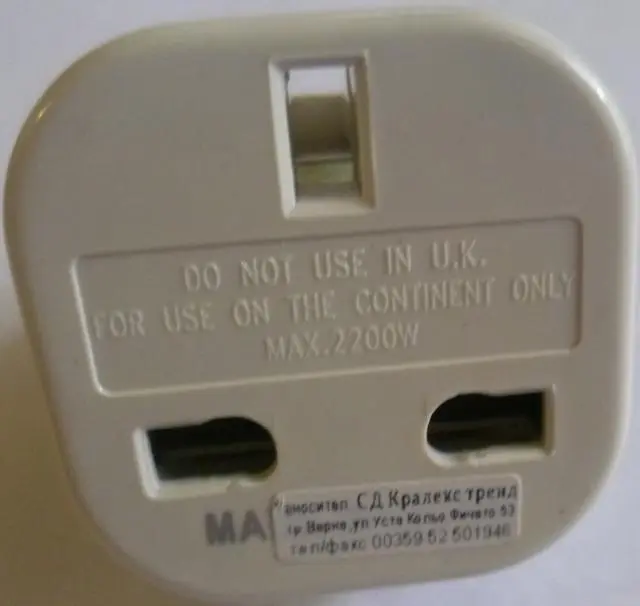 Foto do aviso oficial: Lumi Adaptador de viagem — risco: Choque elétrico