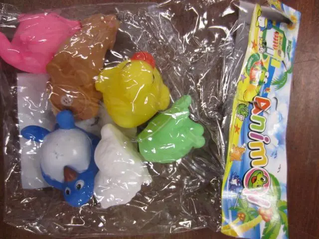 Photo from the official notice: Animal bath toy set — choking risk