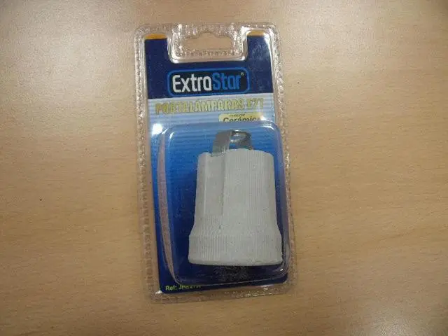 Foto do aviso oficial: Extrastar Lamp holder Bakelite Tomadas da lâmpada — risco: Choque elétrico