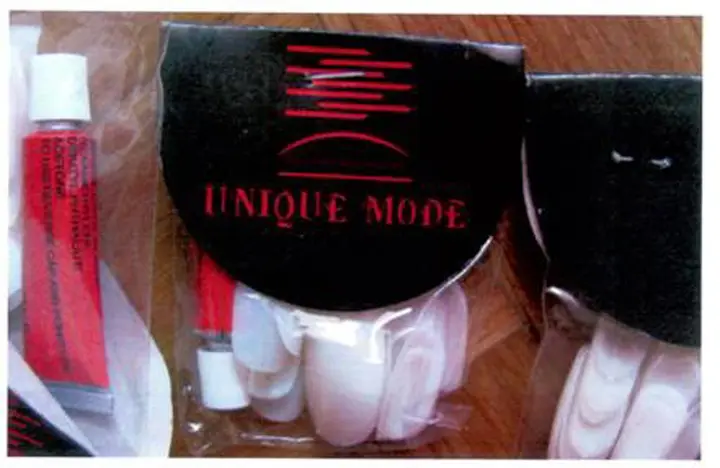 Foto aus der offiziellen Meldung: 1. Unigue Mode 2. Unique Mode 1. Professional Nail tips2. Professional Nail Tip Falsche Nägel &amp; #13; &amp; — Risiko: Chemikalie