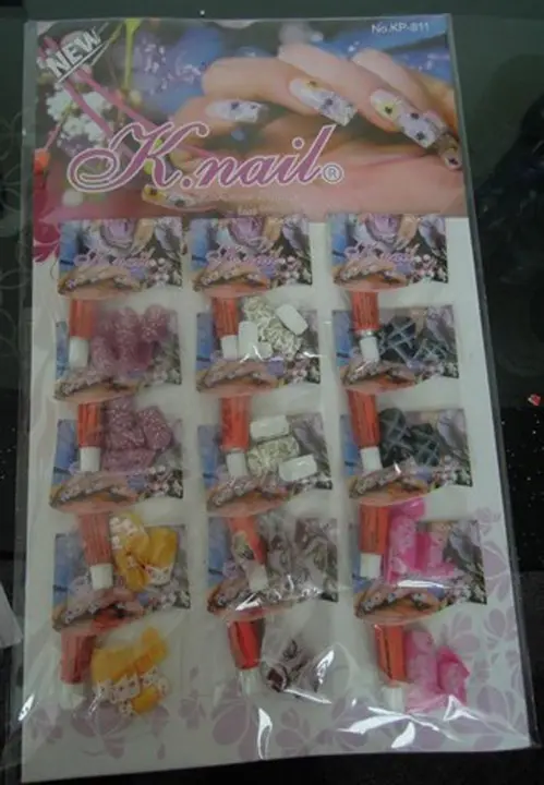 Foto del aviso oficial: K.nail 1. Rich, more Shining, last More Long Time2. NAILS ART, New Design, Beautiful Nails of Charm Uñas falsa — riesgo: Riesgos químicos