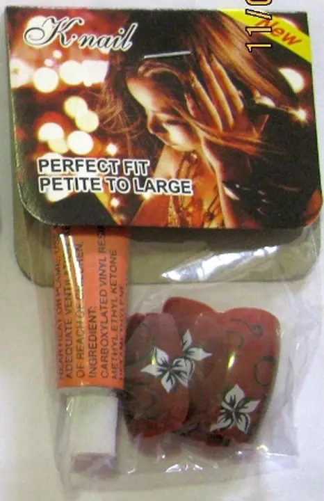 Photo de l’avis officiel: K.nail 1. Nail Art, Beautiful Nails of Charming Ladies2. Nail Art, Professional quality 3. Perf Faux ongles &a — risque: Risque chimique