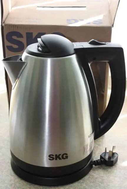 Foto aus der offiziellen Meldung: SKG Electric Kettle Wasserkocher mit Reiseadapter — Risiko: Elektrischer Schlag & Feuer