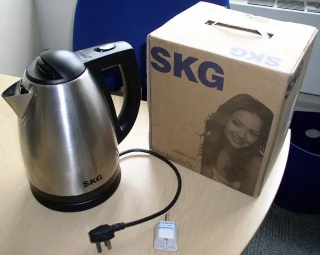 Foto aus der offiziellen Meldung: SKG Electric Kettle Wasserkocher mit Reiseadapter — Risiko: Elektrischer Schlag & Feuer
