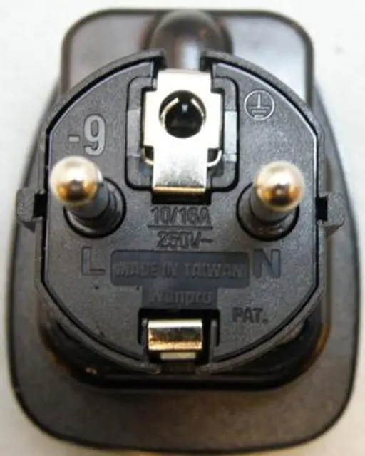 Foto do aviso oficial: Ansmann Travel Plug Adaptador de plug  ; — risco: Choque elétrico
