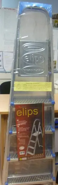 Photo from the official notice: Elips stepladder — injuries risk