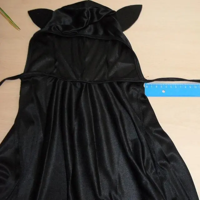Foto aus der offiziellen Meldung: Boys Toys Bebe Murcielago Schickes Kleid Outfit &amp; #13; &amp; # #13; — Risiko: Strangulierung
