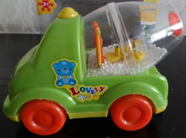 Foto do aviso oficial: Funny Car Carro de brinquedo — risco: Engasgamento