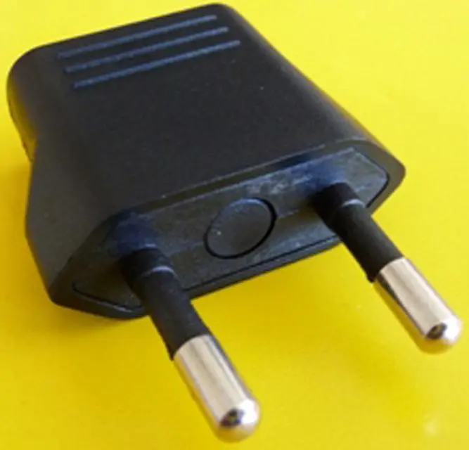Foto do aviso oficial: Travelers' Plug Adaptador de plugue de viagem — risco: Choque elétrico