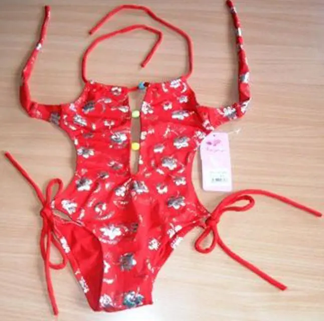 Photo de l’avis officiel: Xiao Jin Yu Maillot de bain pour filles — risque: Blessures & Etranglement
