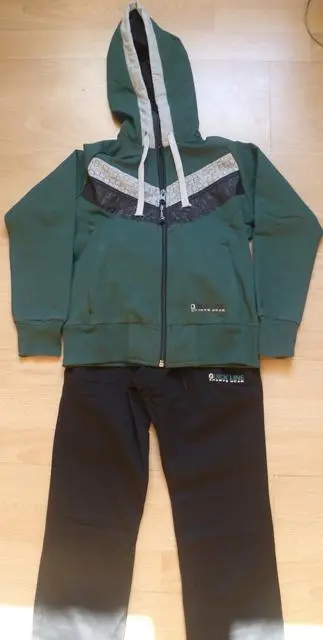 Foto uit de officiële melding: Quick line Kinderkleding set — risico: Verwonding & Verwurging