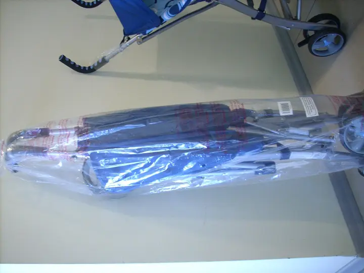 Foto aus der offiziellen Meldung: Summer children’s pushchair, umbrella type Kinderwagen &amp; #13; &amp; #13; — Risiko: Verletzungen
