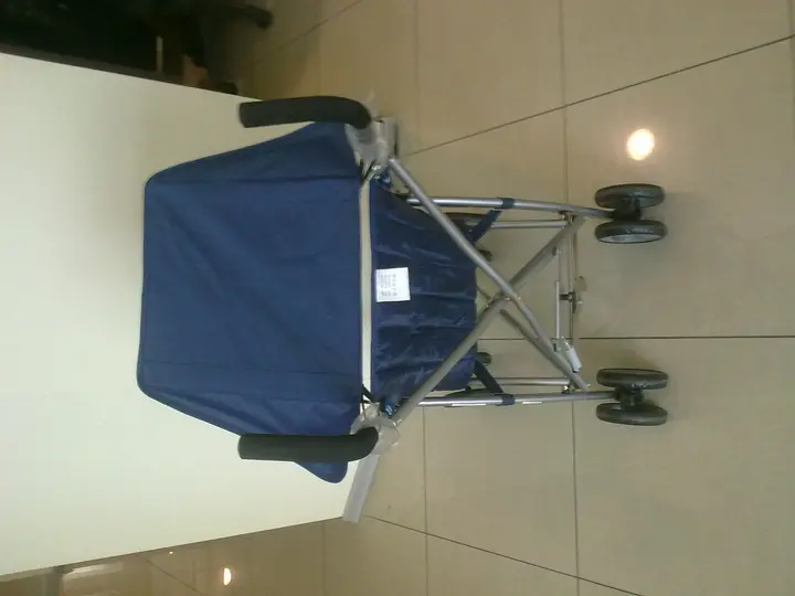 Foto aus der offiziellen Meldung: Summer children’s pushchair, umbrella type Kinderwagen &amp; #13; &amp; #13; — Risiko: Verletzungen