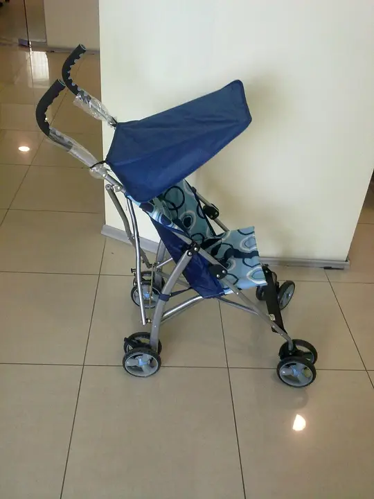 Foto aus der offiziellen Meldung: Summer children’s pushchair, umbrella type Kinderwagen &amp; #13; &amp; #13; — Risiko: Verletzungen