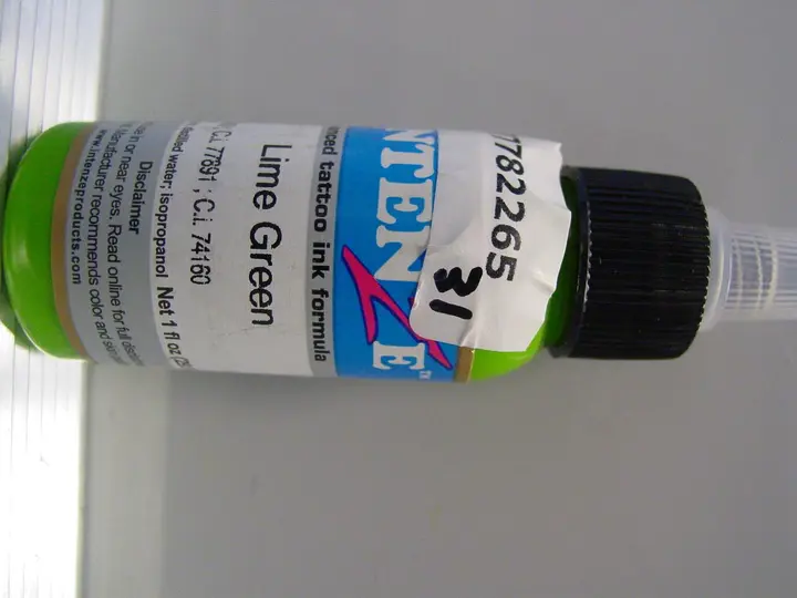 Foto do aviso oficial: Intenze Tinta de tatuagem — risco: Químico (A12/0096/13)