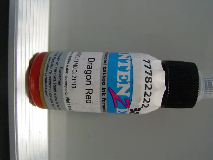Foto do aviso oficial: Intenze Tinta de tatuagem — risco: Químico (A12/0096/13)