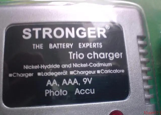 Foto aus der offiziellen Meldung: Stronger Trio Charger Batterieladegerät &amp; #13; &amp; #13; — Risiko: Feuer