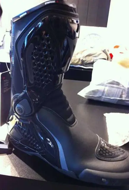 Photo from the official notice: DAINESE St Trq Race Out Nero motorcycle boots — injuries risk
