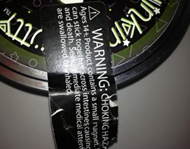 Foto del aviso oficial: Crazy Aaron's Thinking Putty Super Magnetic Strange Attractor Putty Magnético — riesgo: Atragantamiento & Lesiones