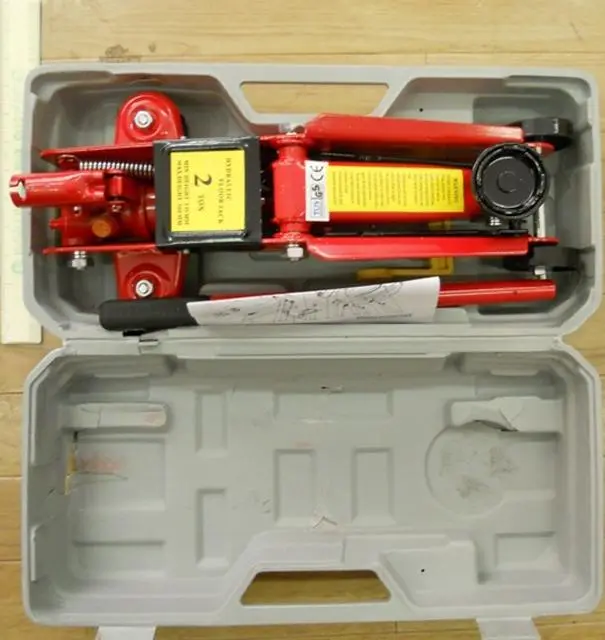 Photo from the official notice: 1.      2 Ton Hydraulic Floor Jack2.      Hydraulic Jack 6 Ton — injuries risk