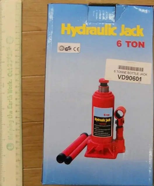 Photo from the official notice: 1.      2 Ton Hydraulic Floor Jack2.      Hydraulic Jack 6 Ton — injuries risk