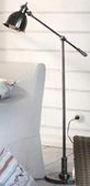 Foto aus der offiziellen Meldung: Metal Products of India Floor Lamp Stehleuchten &amp; #13; &amp; #13; — Risiko: Elektrischer Schlag