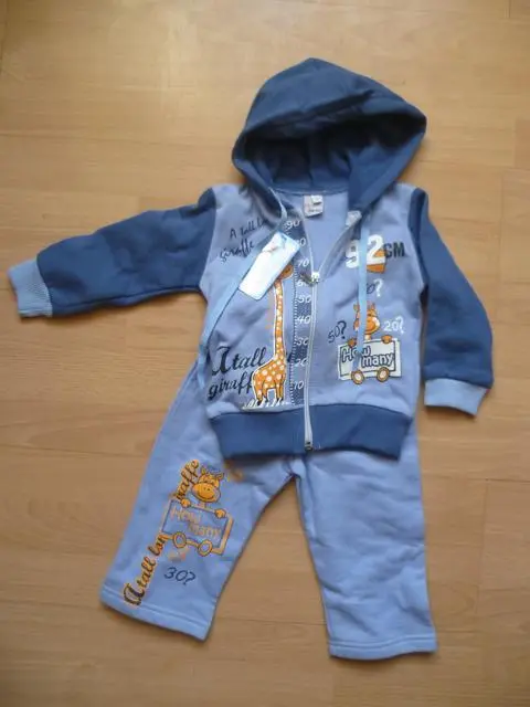 Foto aus der offiziellen Meldung: Pipetto Kids Wear Kinderkleidungssatz &amp; #13; &amp; #13; — Risiko: Strangulierung (A12/0389/13)