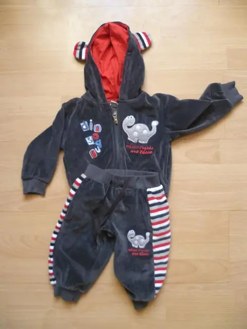 Photo from the official notice: childrens E&amp;H Department children’s tracksuit — injuries risk