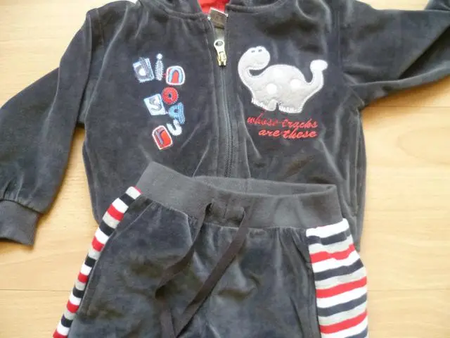 Photo from the official notice: childrens E&amp;H Department children’s tracksuit — injuries risk