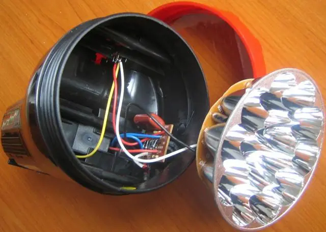 Photo de l’avis officiel: Jiage LED 2 in 1 rechargeable search light Torche rechargeable — risque: Choc électrique & Incendie