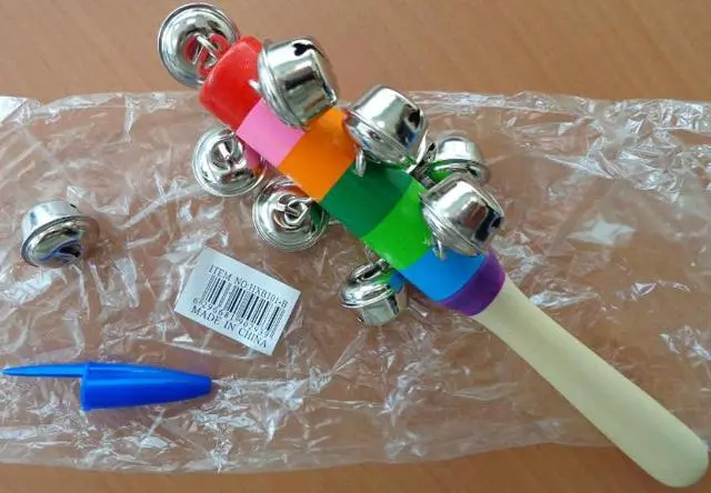 Photo from the official notice: Aguila de Oro Toys rattle maracas — choking risk