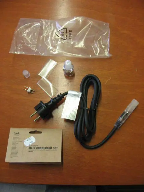 Photo de l’avis officiel: MK Mains connector set Lumière de corde — risque: Brûlures & Choc électrique